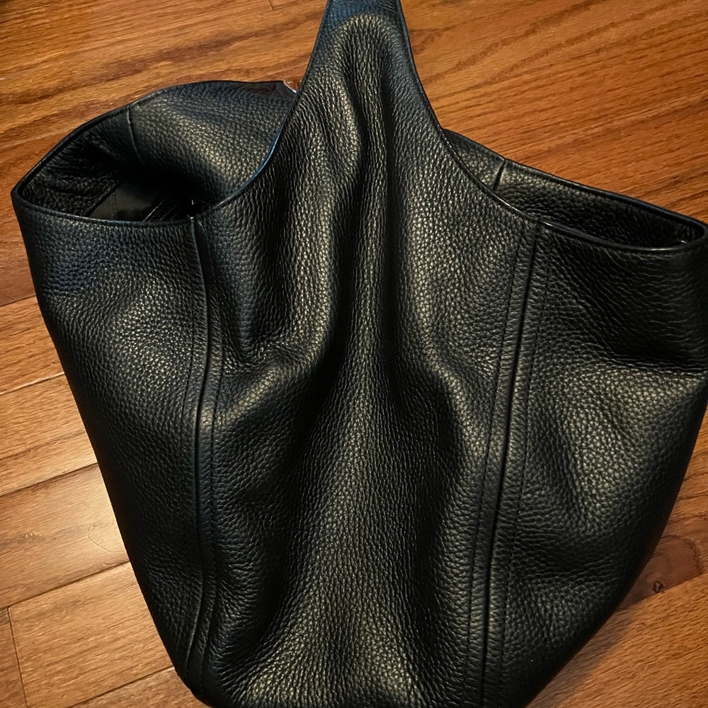 MK Elegant Black Leather Hobo Bag - Picture 4 of 8